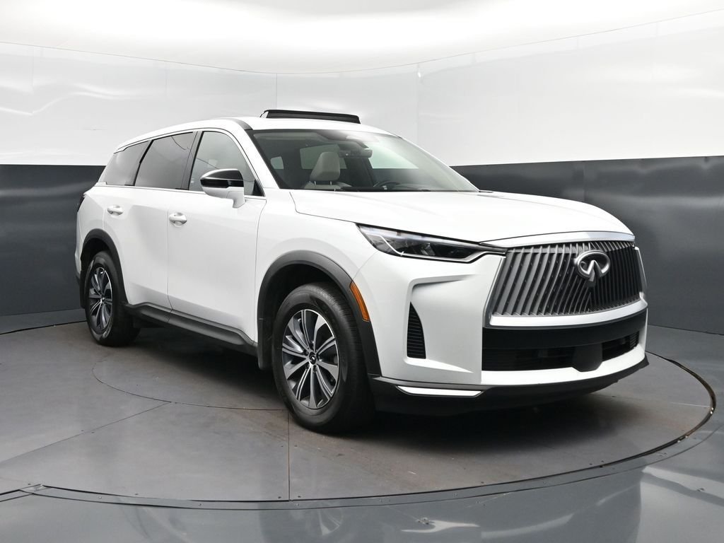 Certified Used 2026 White INFINITI PURE image 9