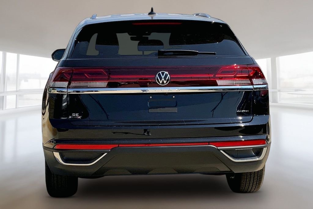 New 2026 Deep Black Pearl Volkswagen SE image 4