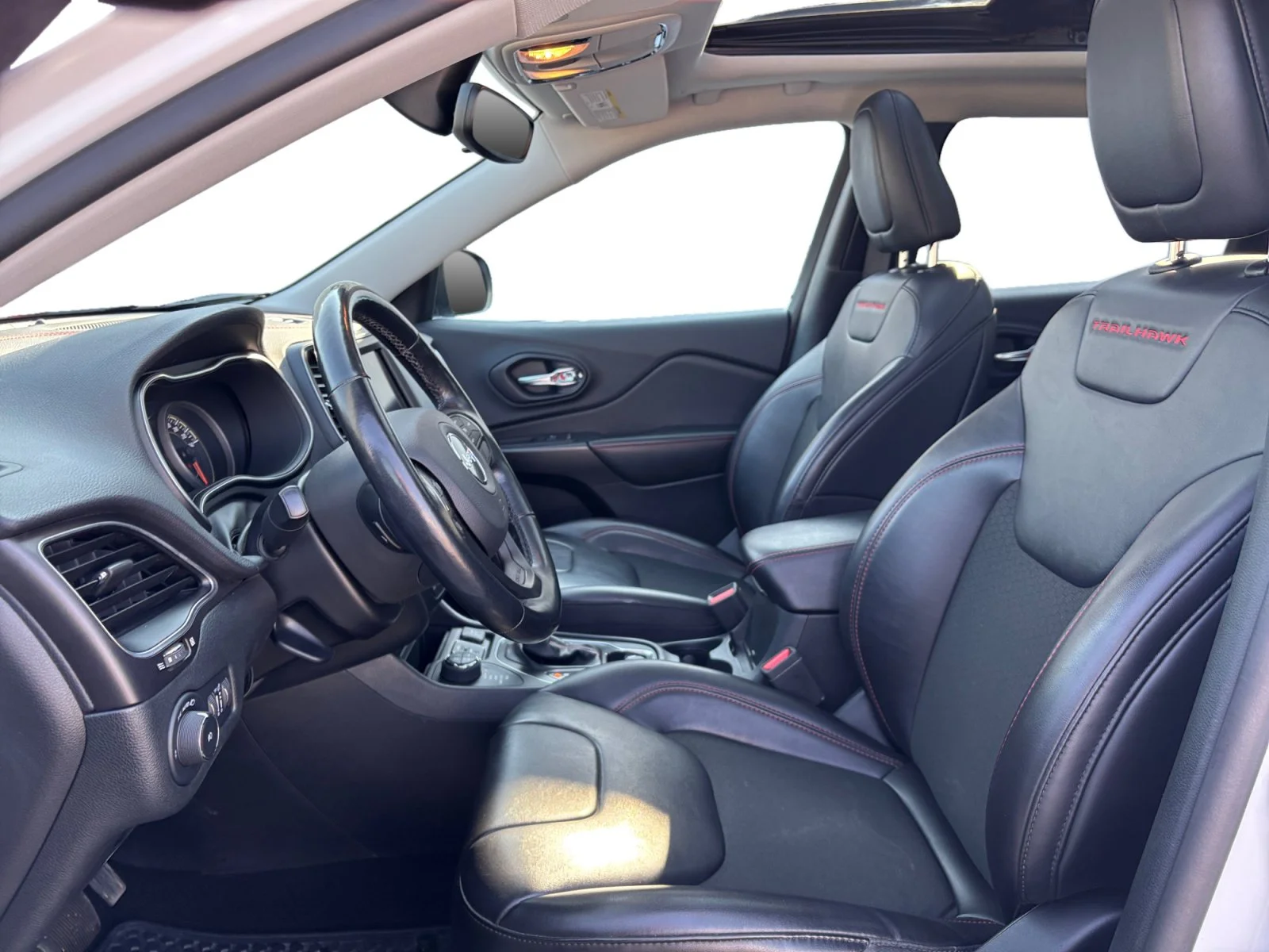 Used 2021 White Jeep Trailhawk image 10