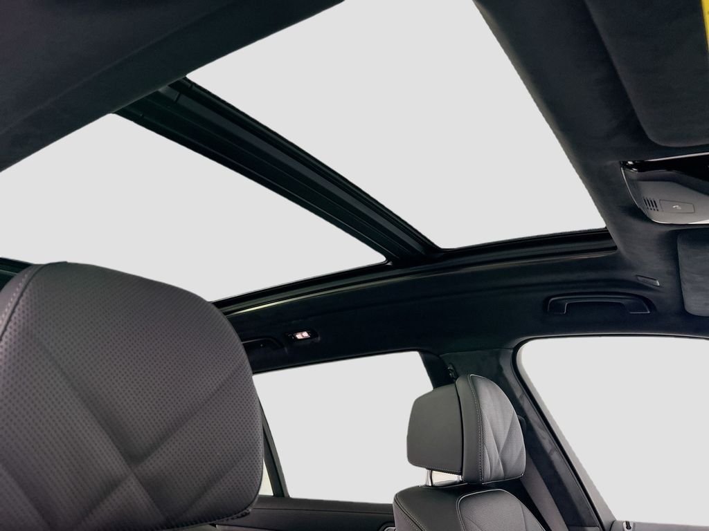 New 2027 Black Sapphire Metallic BMW xDrive40i image 17