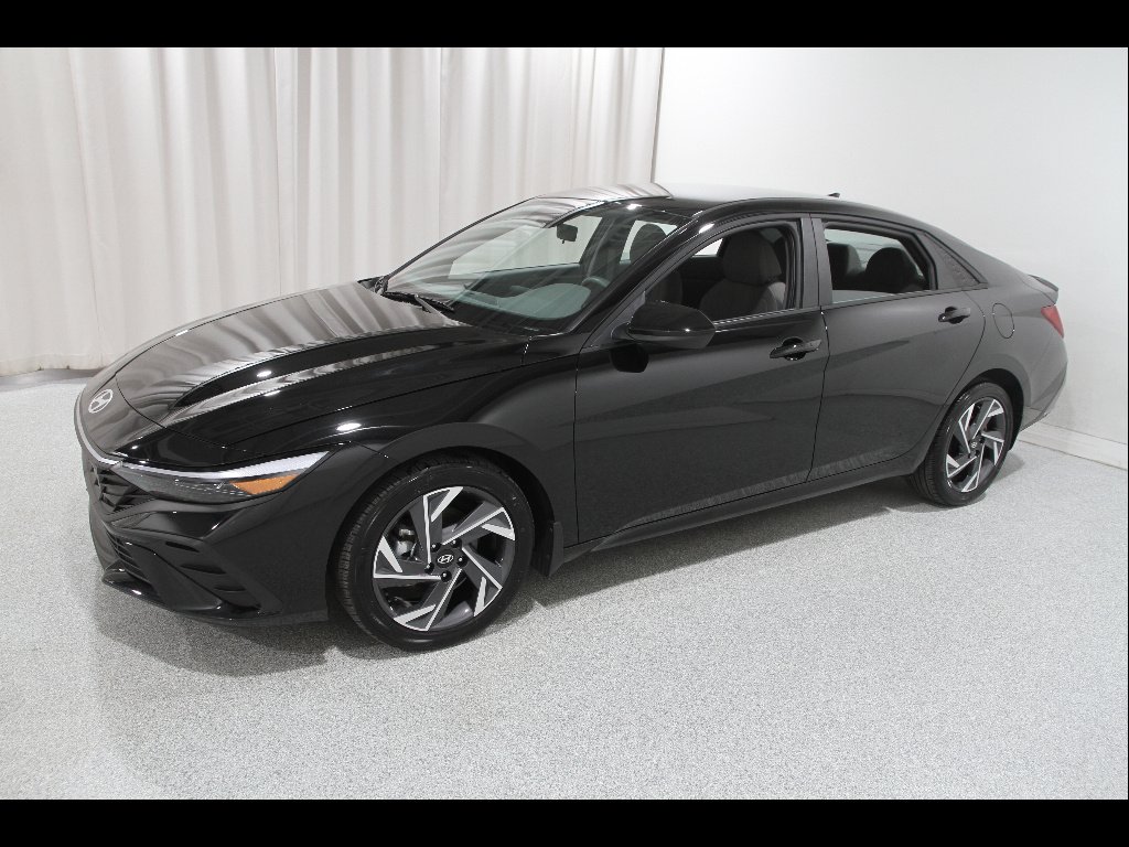 Certified Used 2025 Abyss Black Pearl Hyundai SEL Sport image 3