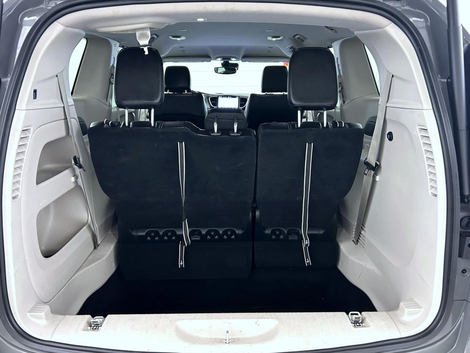 Used 2023 White Chrysler Touring L image 19