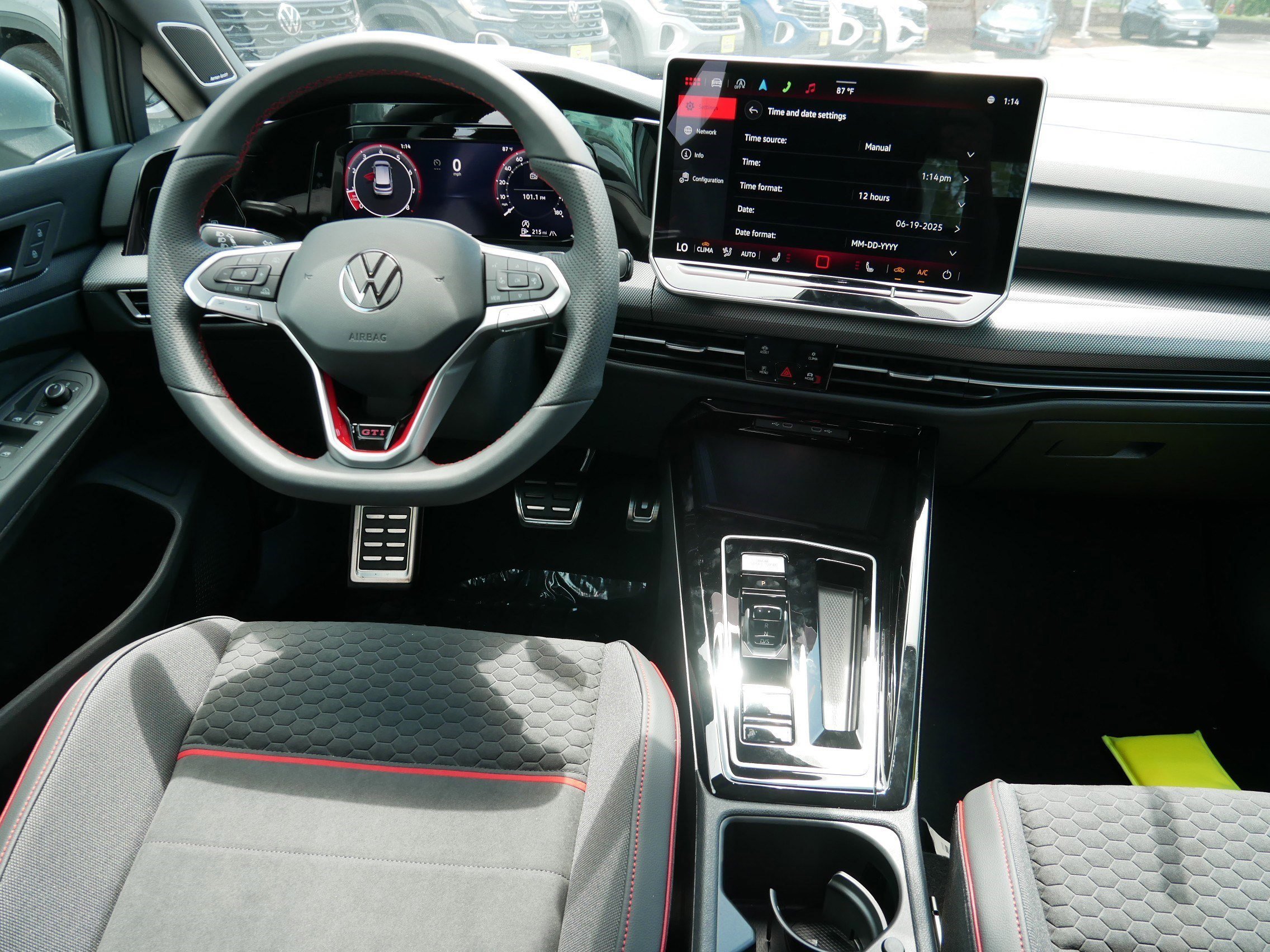 2025 Volkswagen Golf GTI SE - Photo 9