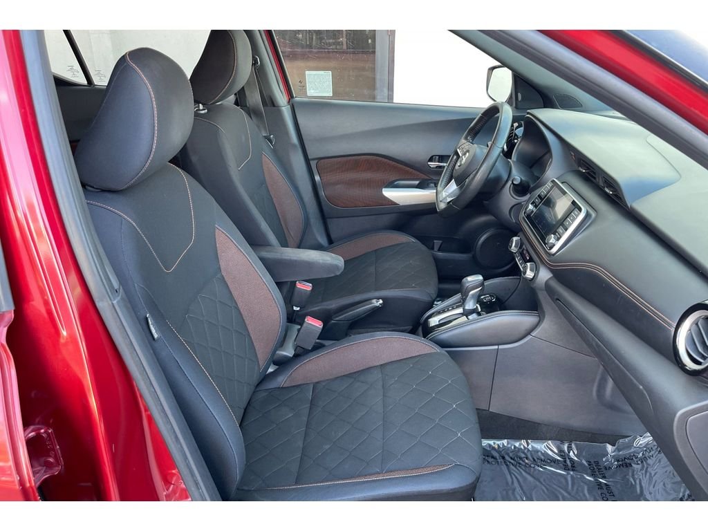 Used 2018 Cayenne Red/Super Black Nissan SR image 20