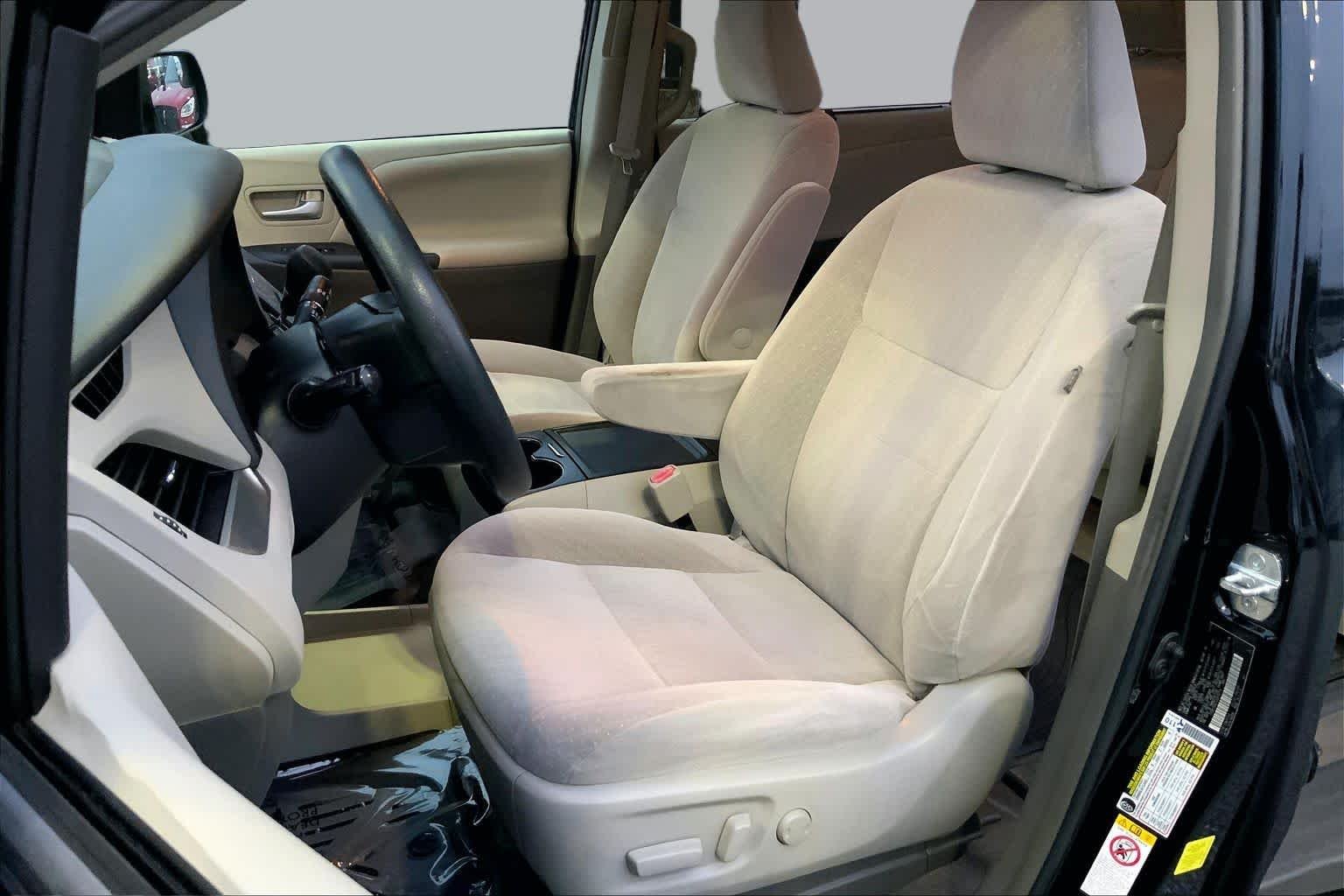 Used 2018 Midnight Black Metallic Toyota LE Auto Access Seat image 7