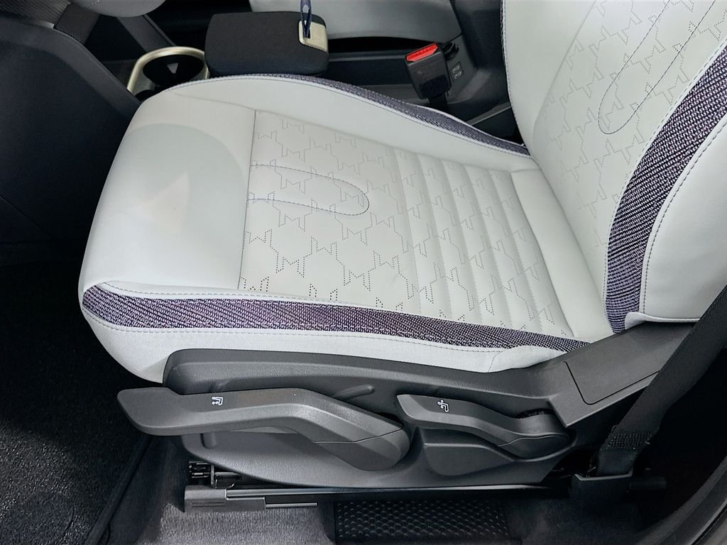 New 2027 White MINI Oxford Edition image 21