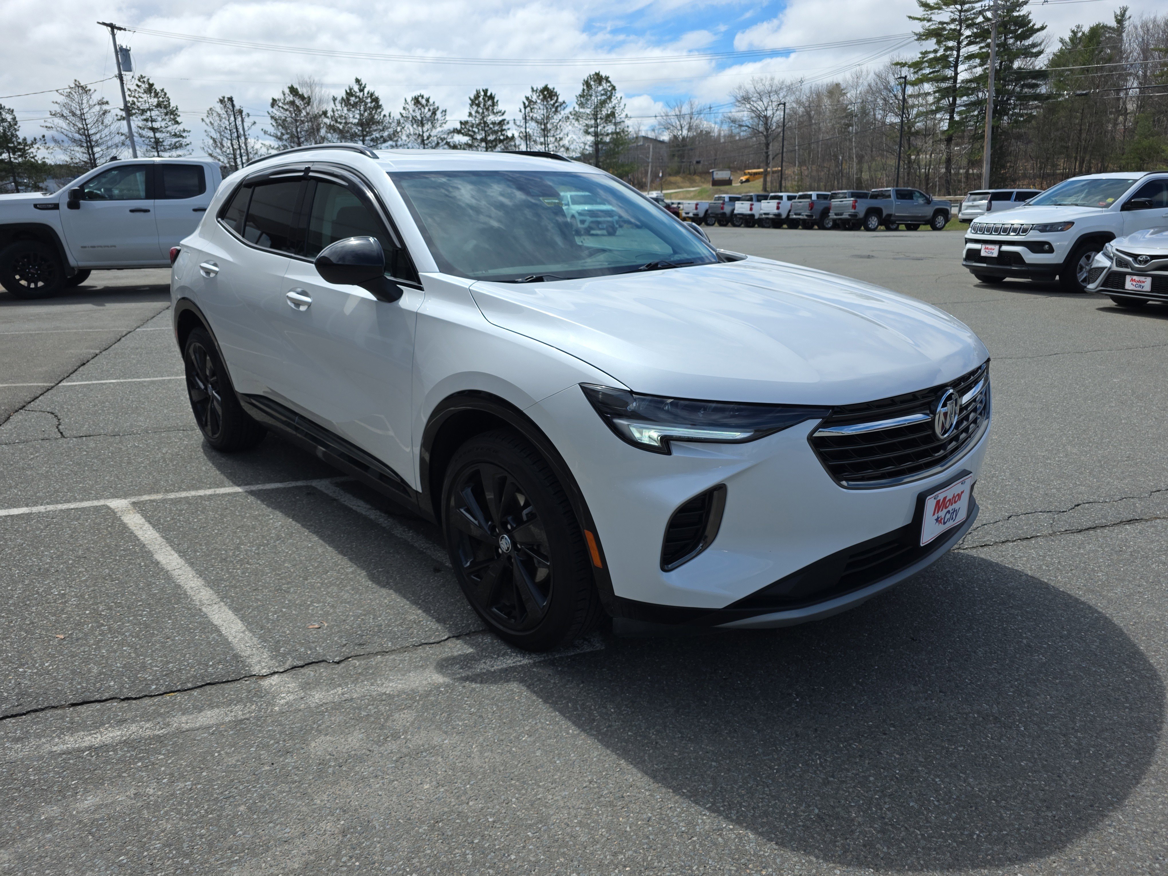 Used 2023 White Frost Tricoat Buick Essence image 7