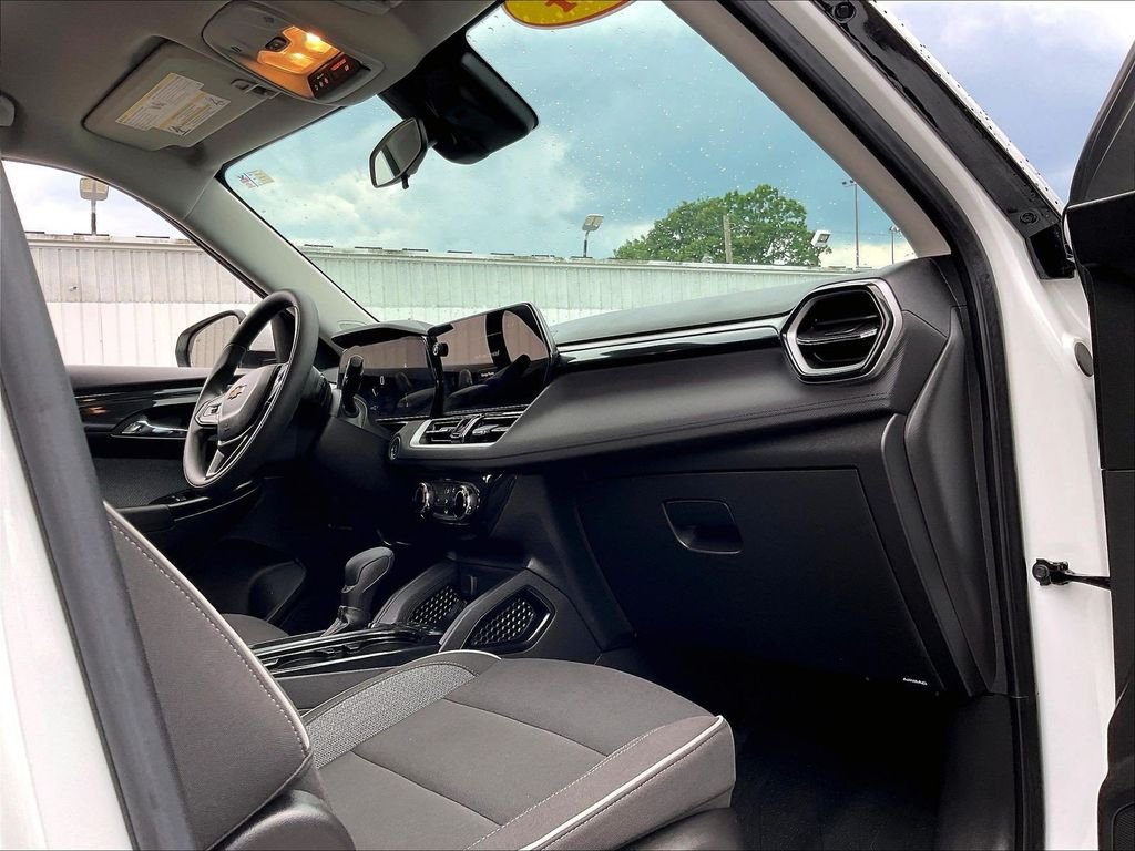 Used 2024 White Chevrolet LT image 14