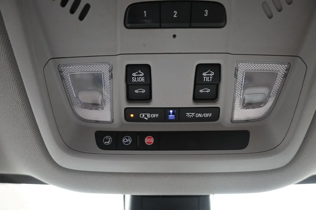Used 2018 White Buick Avenir image 24