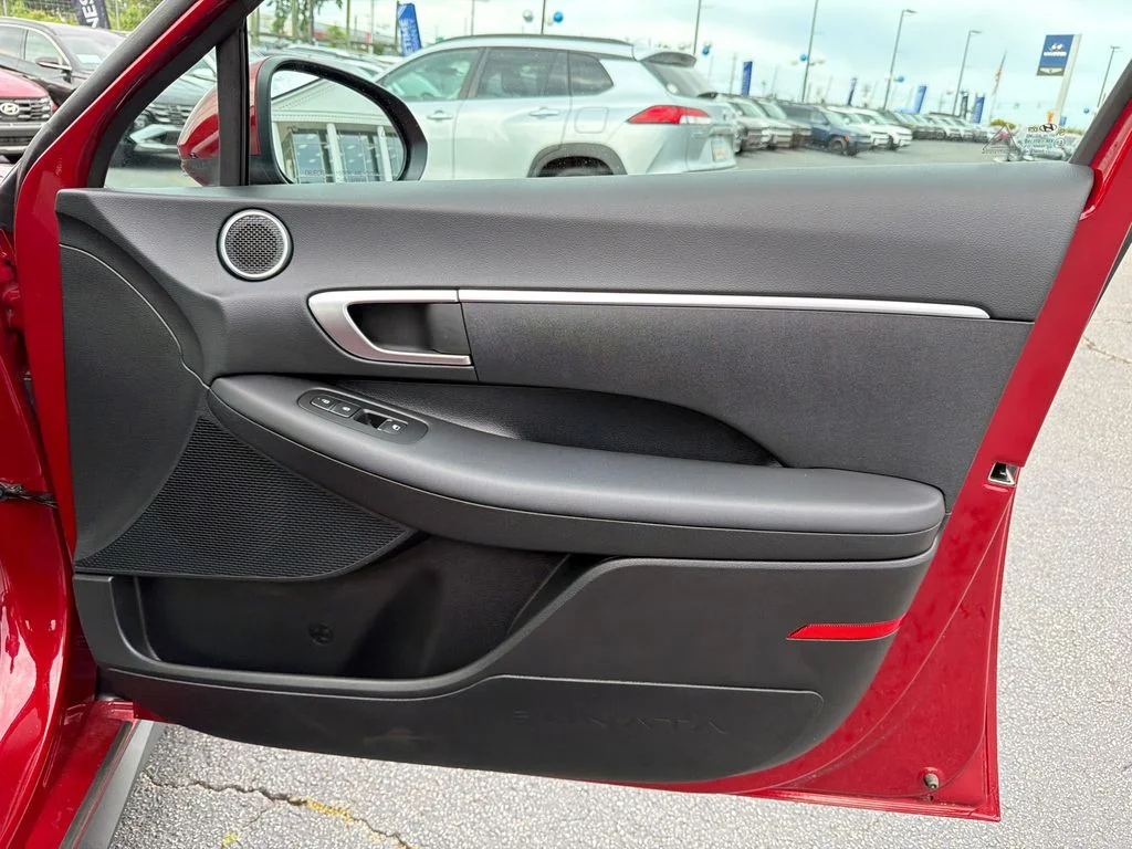 Used 2025 Red Hyundai SE image 14