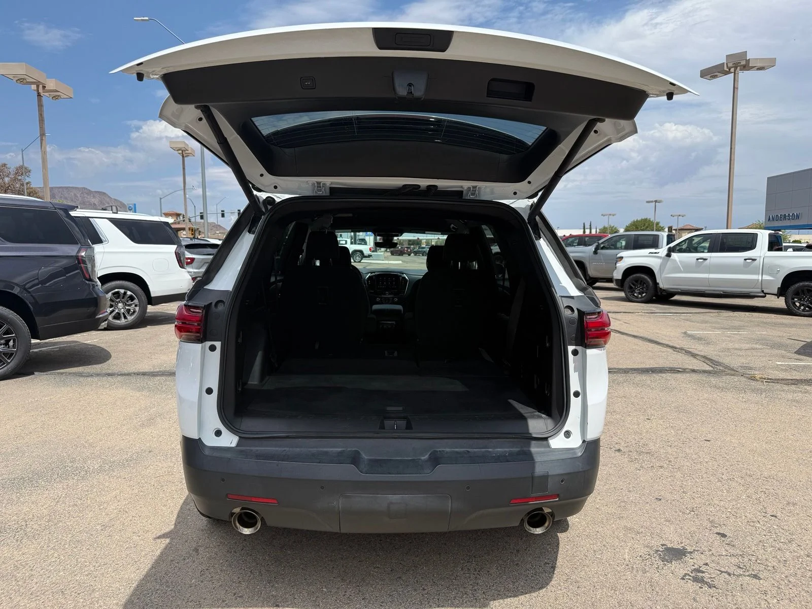 2023 Chevrolet Traverse 1LT - Photo 39