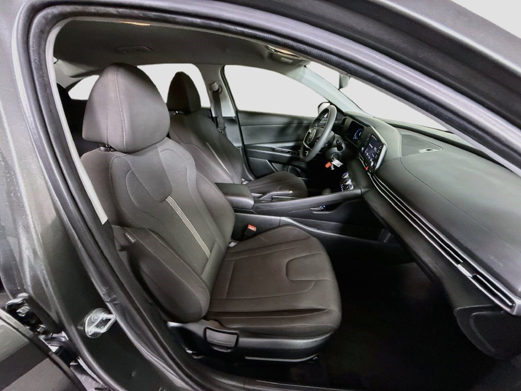 Used 2025 Amazon Gray Hyundai SE image 24