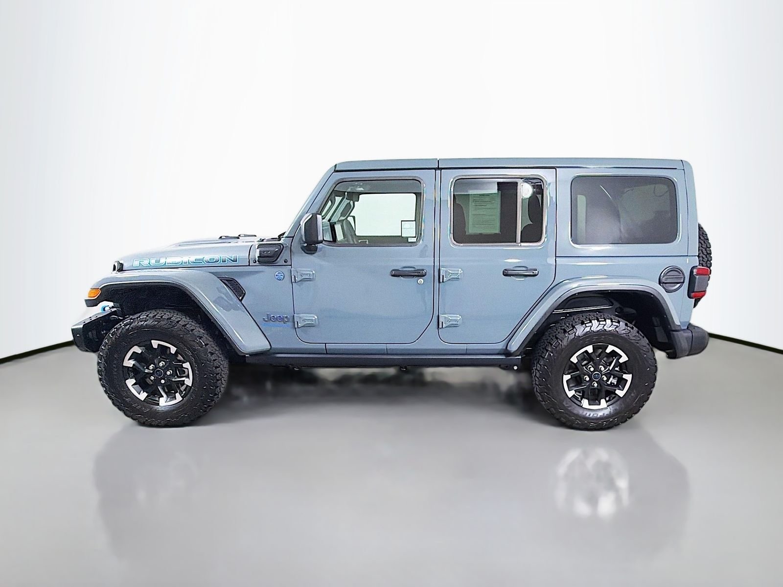 Used 2025 Anvil Clear Coat Jeep Rubicon 4xe image 2