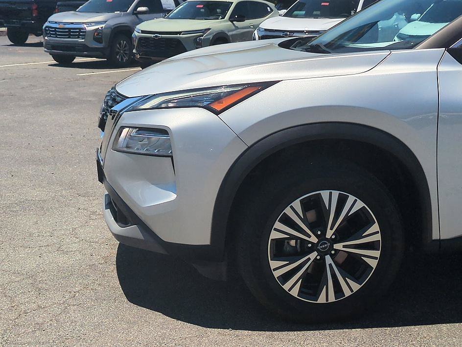 Used 2023 Brilliant Silver Metallic Nissan SV image 10