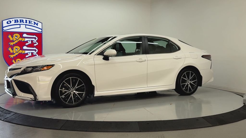 Used 2024 Ice Toyota SE image 8