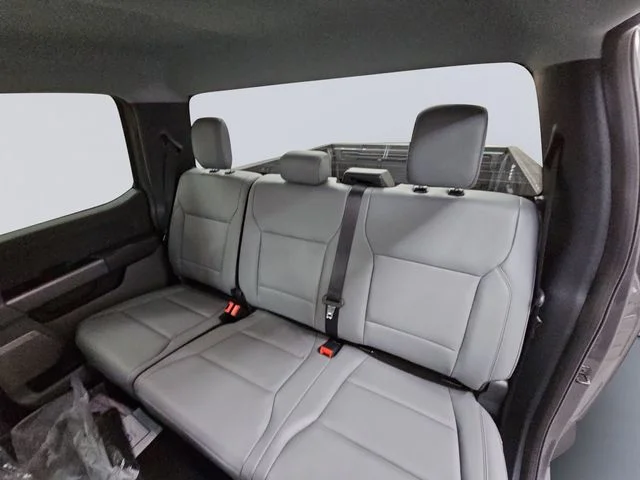 2025 Ford F-150 Lightning Flash - Photo 13