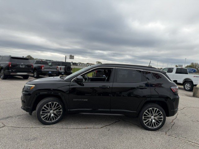 Certified Used 2022 Diamond Black Jeep Limited image 4