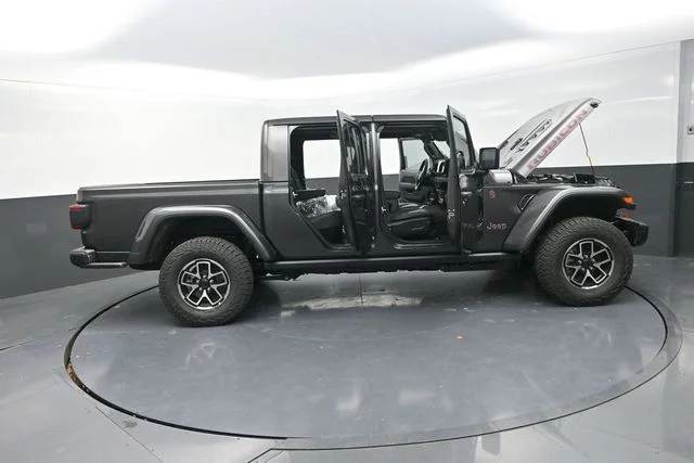 New 2026 Granite Crystal Metallic Clear-Coat Exterior Paint Jeep Rubicon X image 37