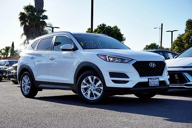 Used 2019 White Hyundai Value image 1