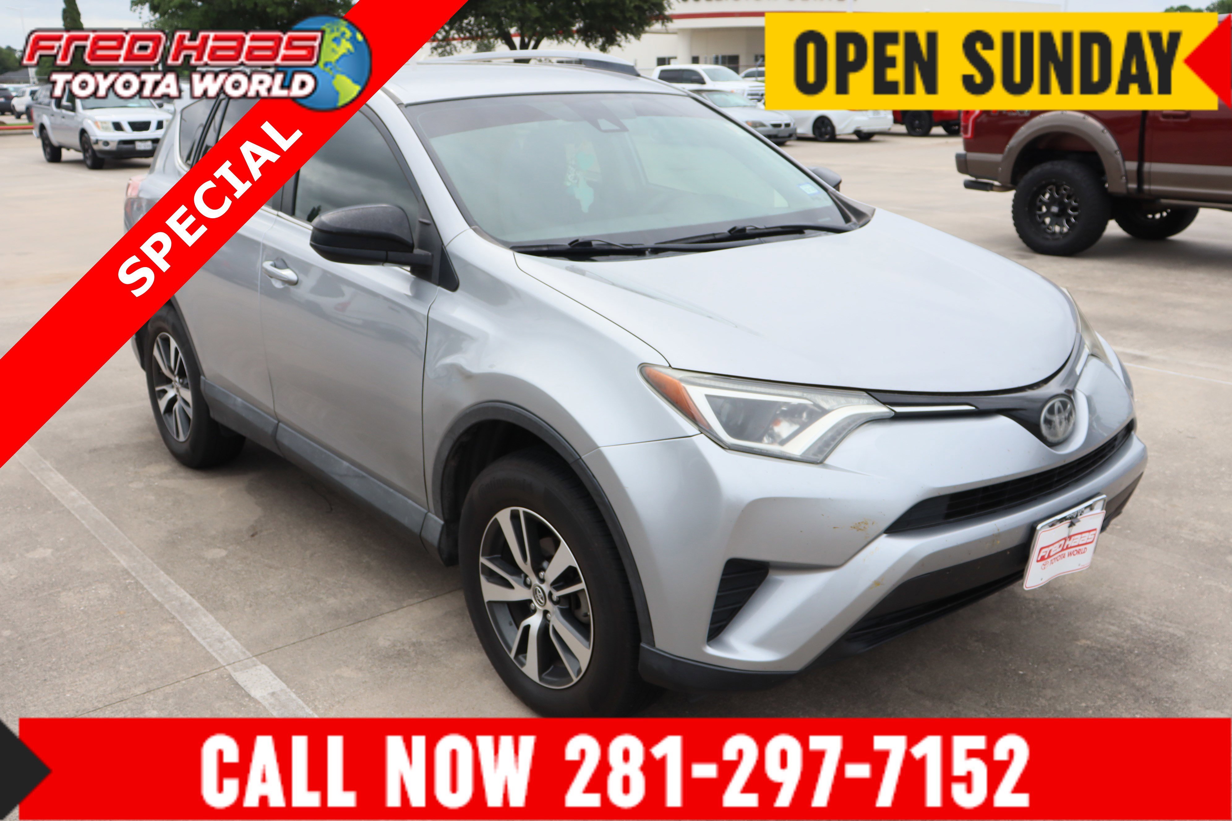 2017 Toyota RAV4 LE's photo