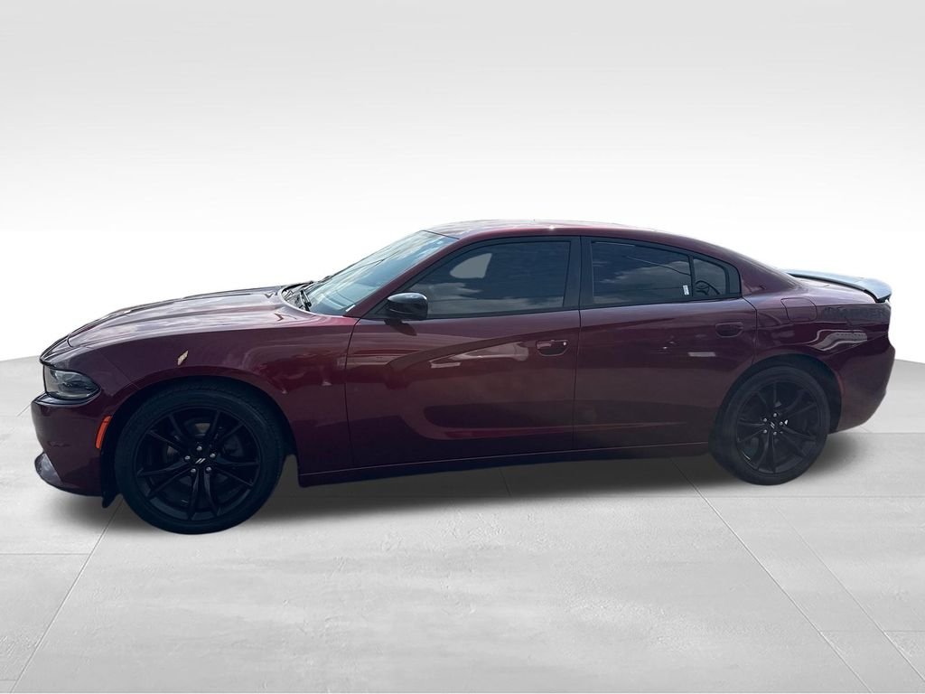 Used 2018 Red Dodge SXT image 2