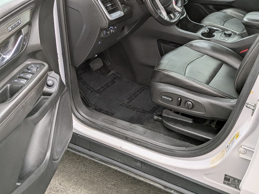 Used 2022 White GMC SLT image 33