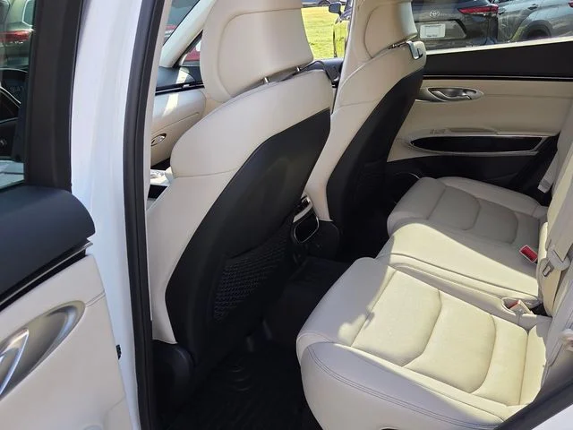 Used 2025 White Genesis 2.5T image 7