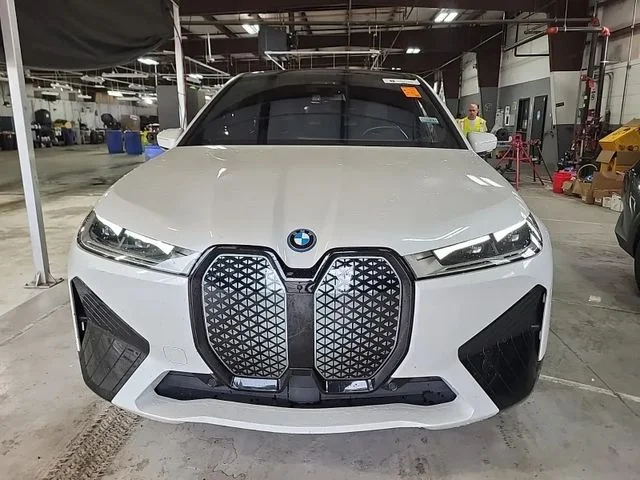 Used 2024 White BMW xDrive50 image 12