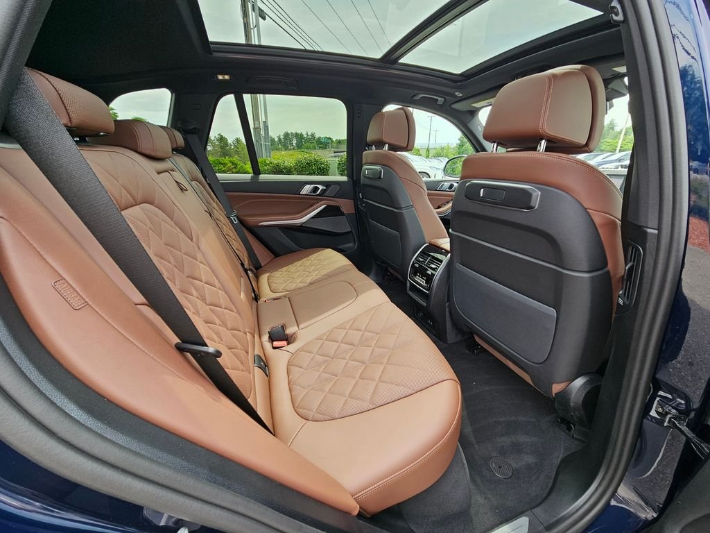 Used 2026 Tanzanite Blue II Metallic BMW xDrive40i image 19
