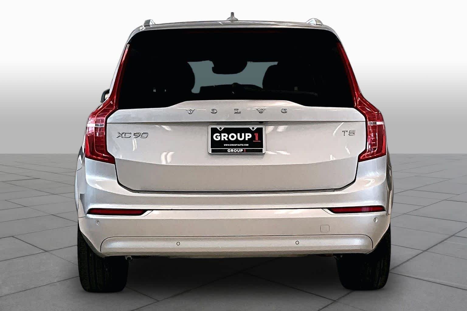 Pre-Owned 2022 Volvo XC90 Momentum