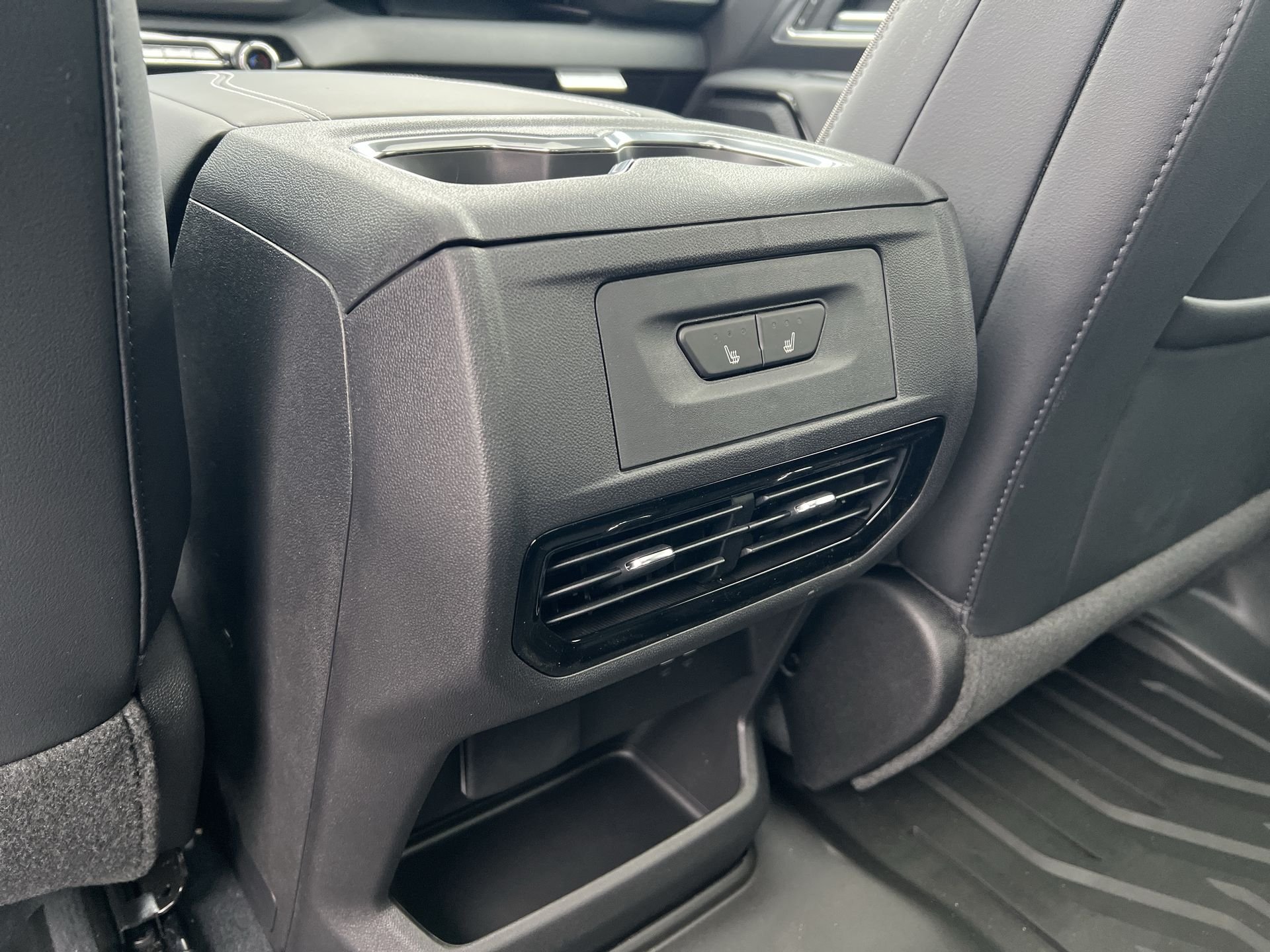 2025 Chevrolet Silverado EV LT - Photo 13