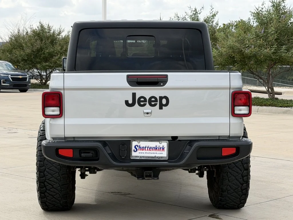 Used 2023 Silver Jeep Sport S image 5