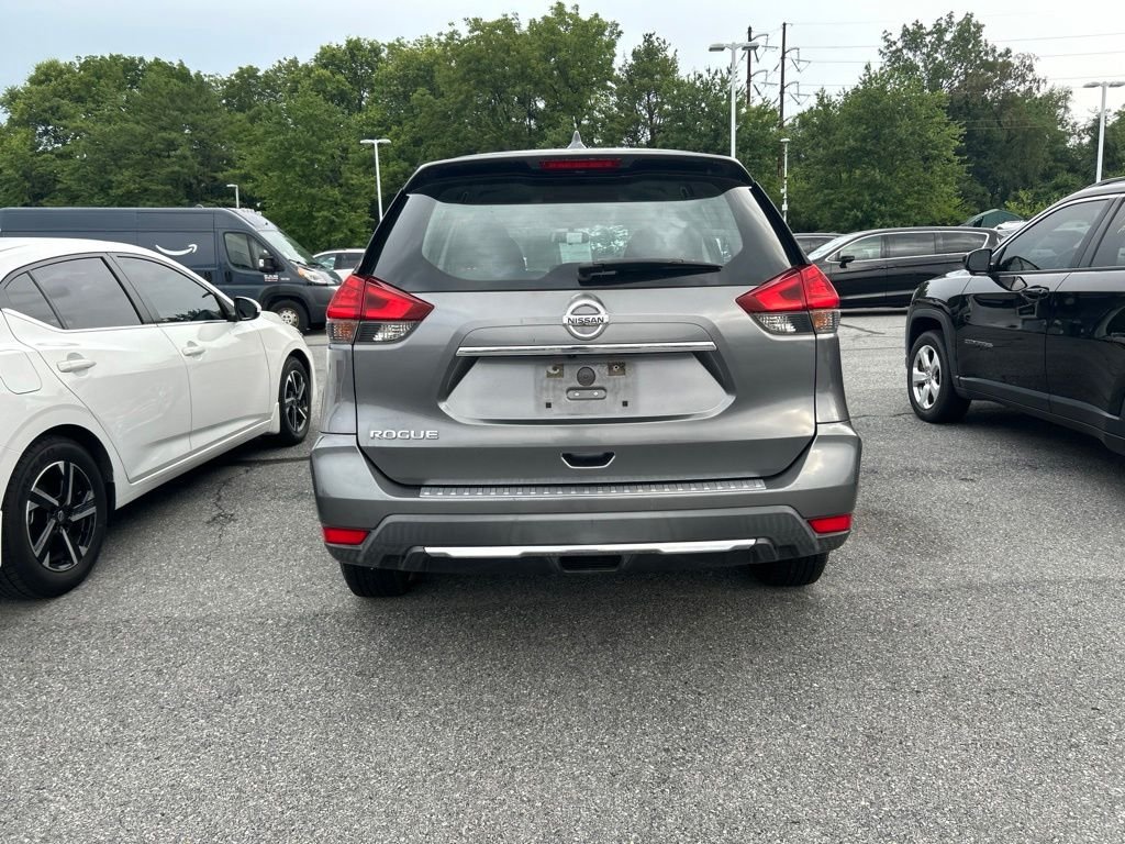 Used 2017 Gray Nissan S image 5