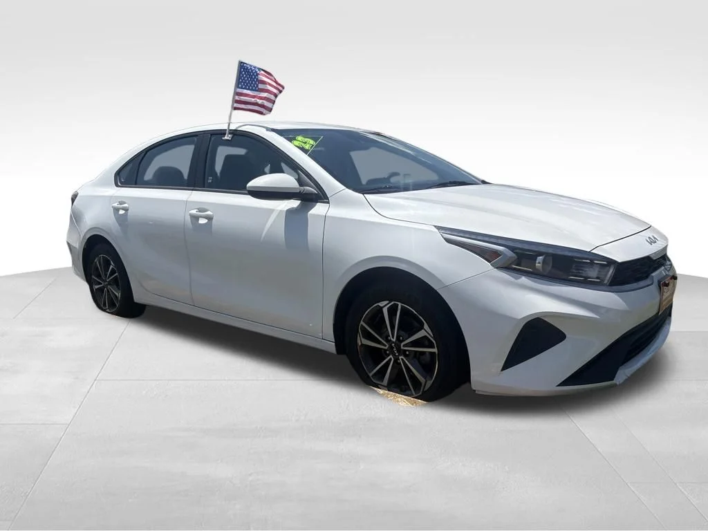 Used 2023 White Kia LXS image 11