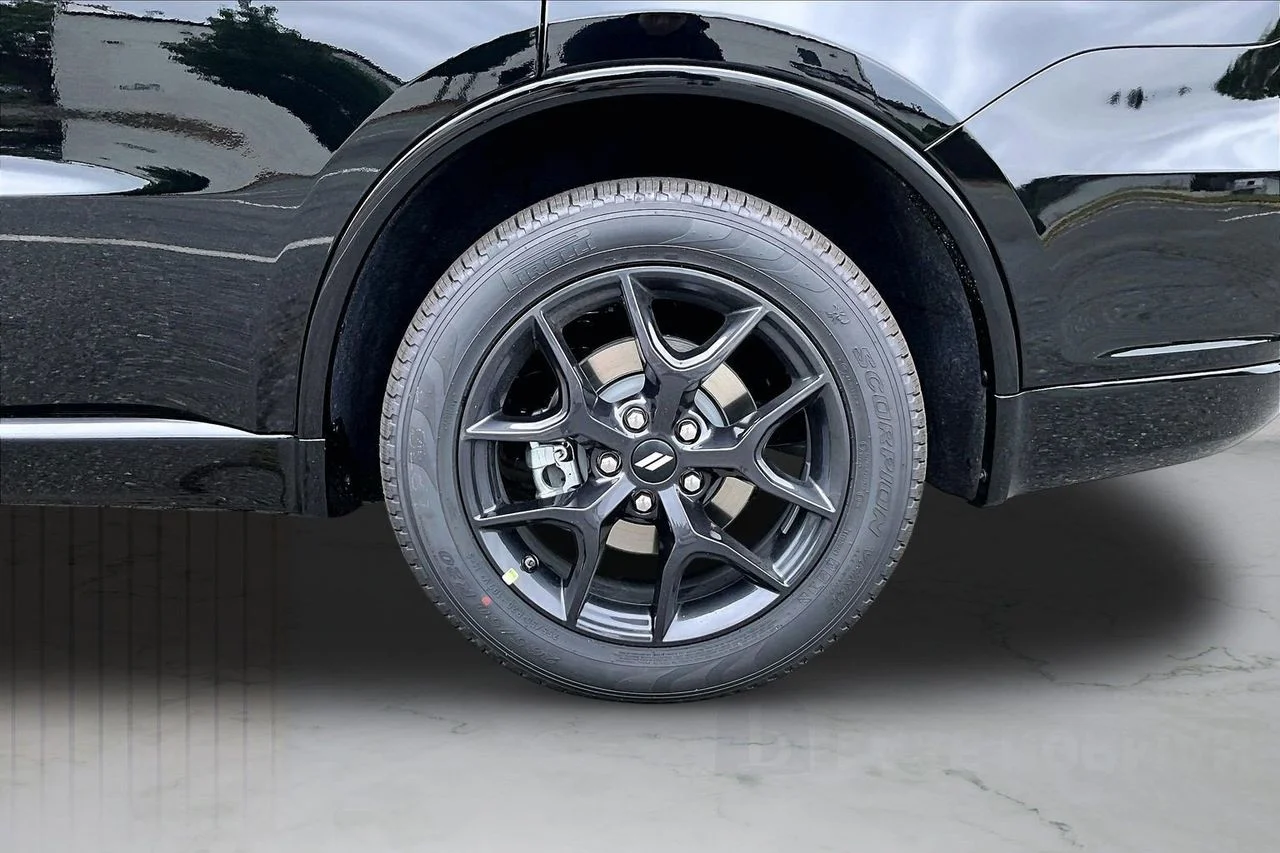 New 2026 Diamond Black Clear-Coat Exterior Paint Dodge GT Plus HEMI V8 image 35