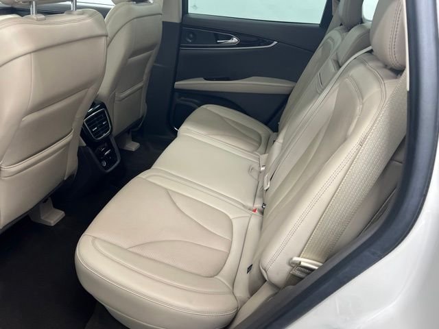 Used 2023 White Lincoln Reserve image 11