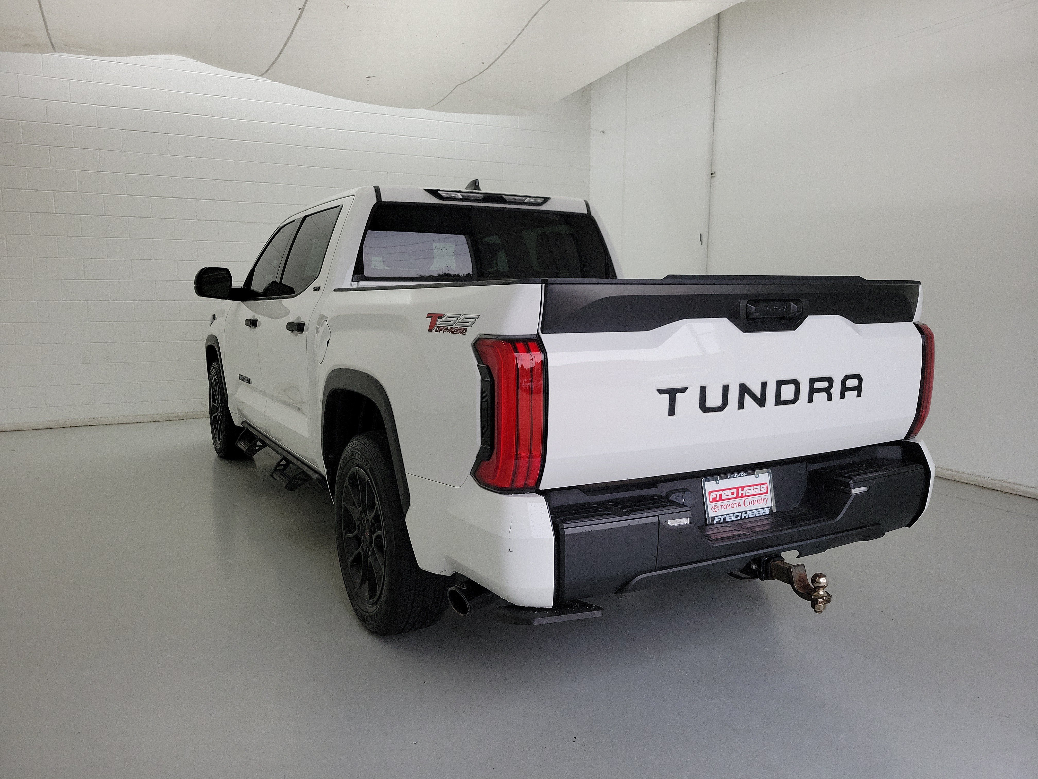 Used 2023 Ice Cap Toyota SR5 image 7