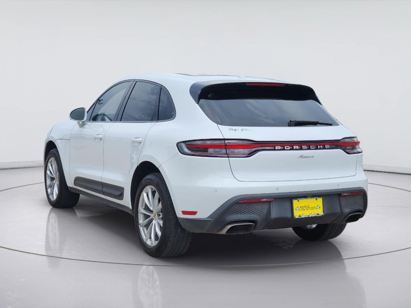 2022 Porsche Macan photo 7 of 33