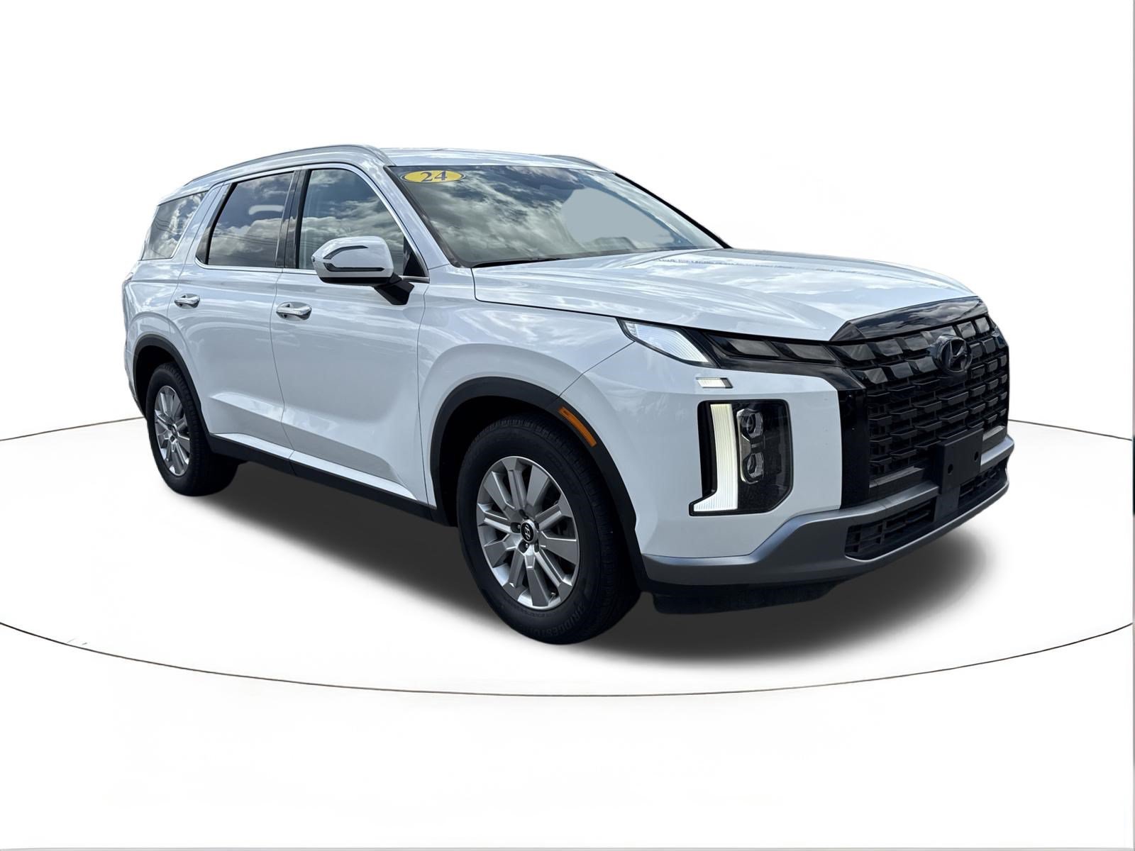 Certified Used 2024 Hyper White Hyundai SEL 7P image 1