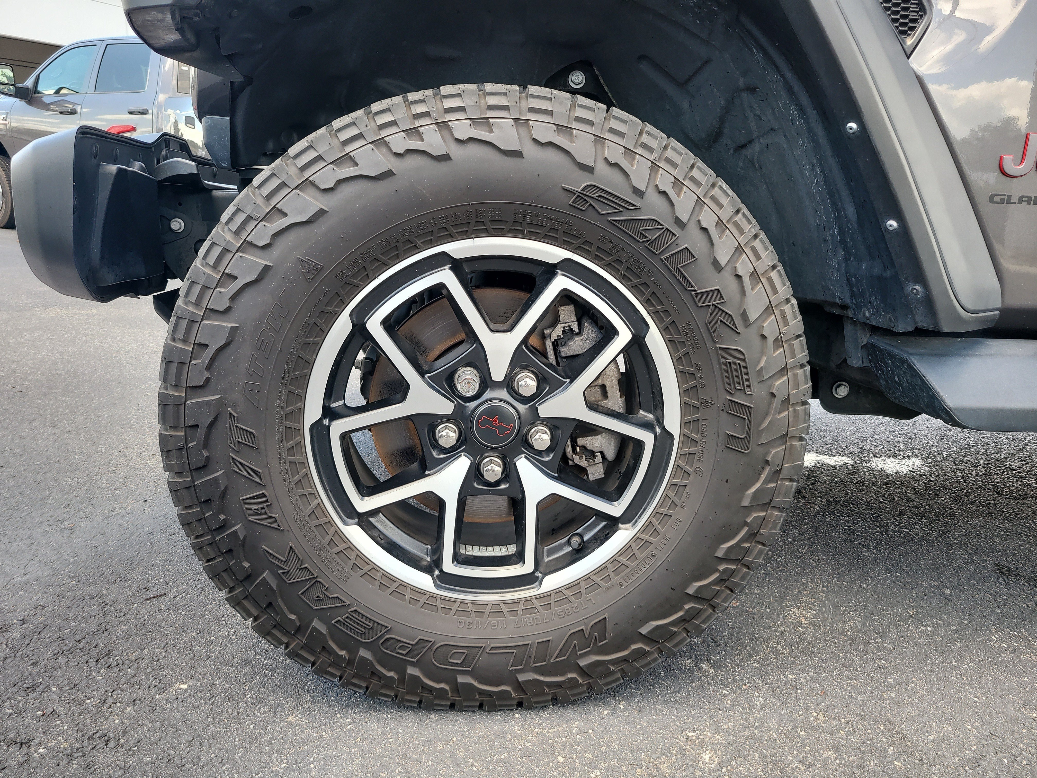 Used 2024 Granite Crystal Metallic Clearcoat Jeep Rubicon image 10