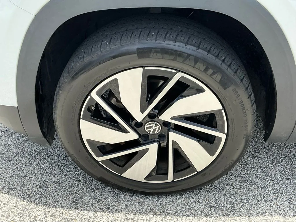 Used 2024  Volkswagen 2.0T SE w/Technology image 32