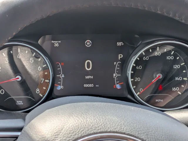 Used 2017 Green Jeep Latitude image 13