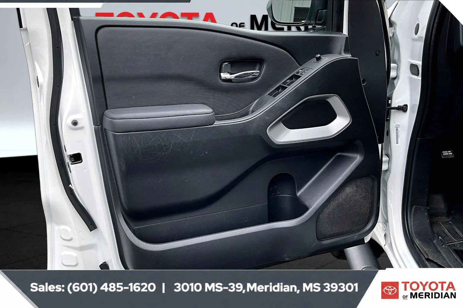 Used 2022 Glacier White Nissan SV image 17