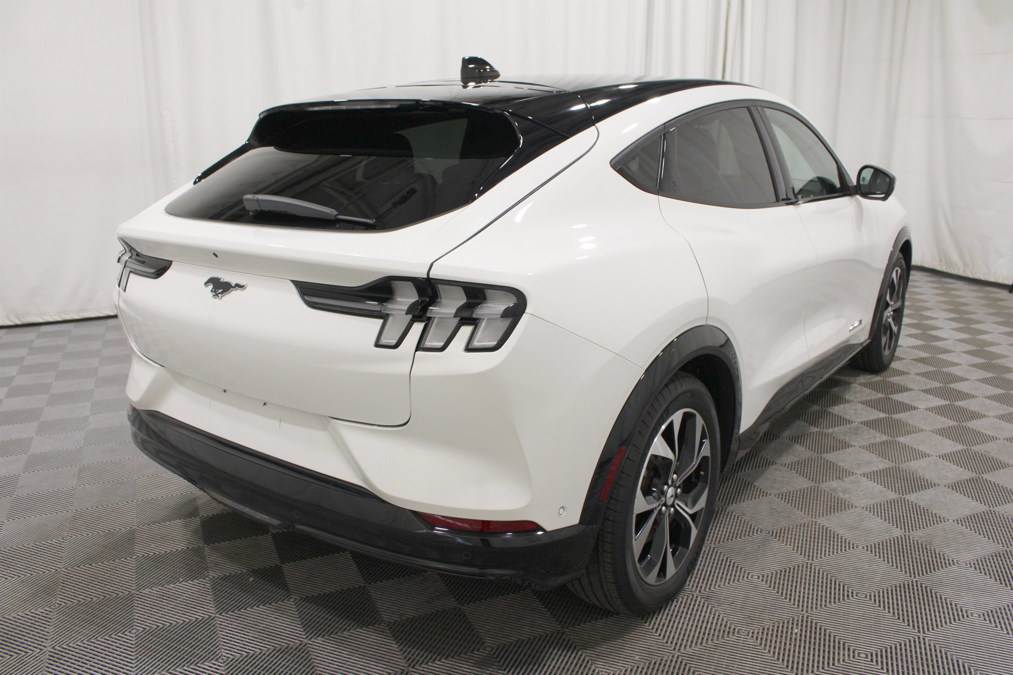 Used 2023 Star White Metallic Tri-Coat Ford Premium image 30