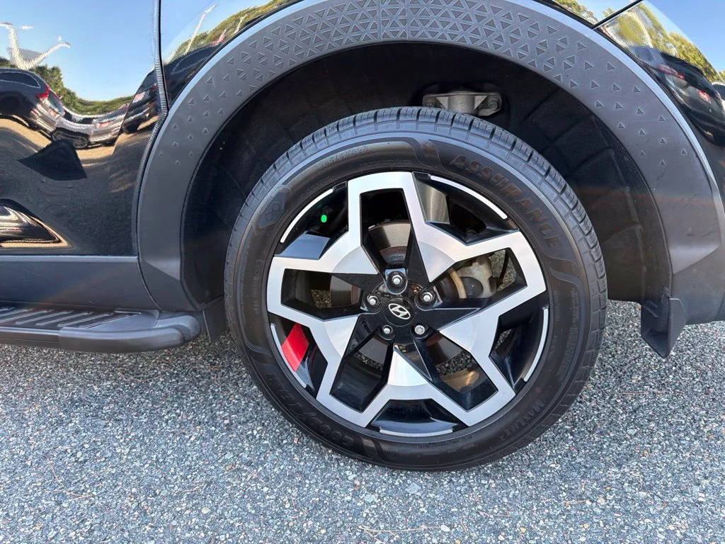 Used 2022 Black Hyundai Limited image 28