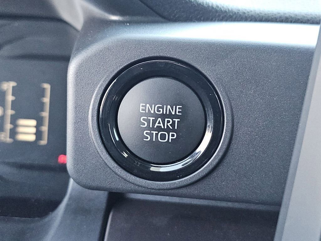 2025 Toyota Tacoma SR5 - Photo 21