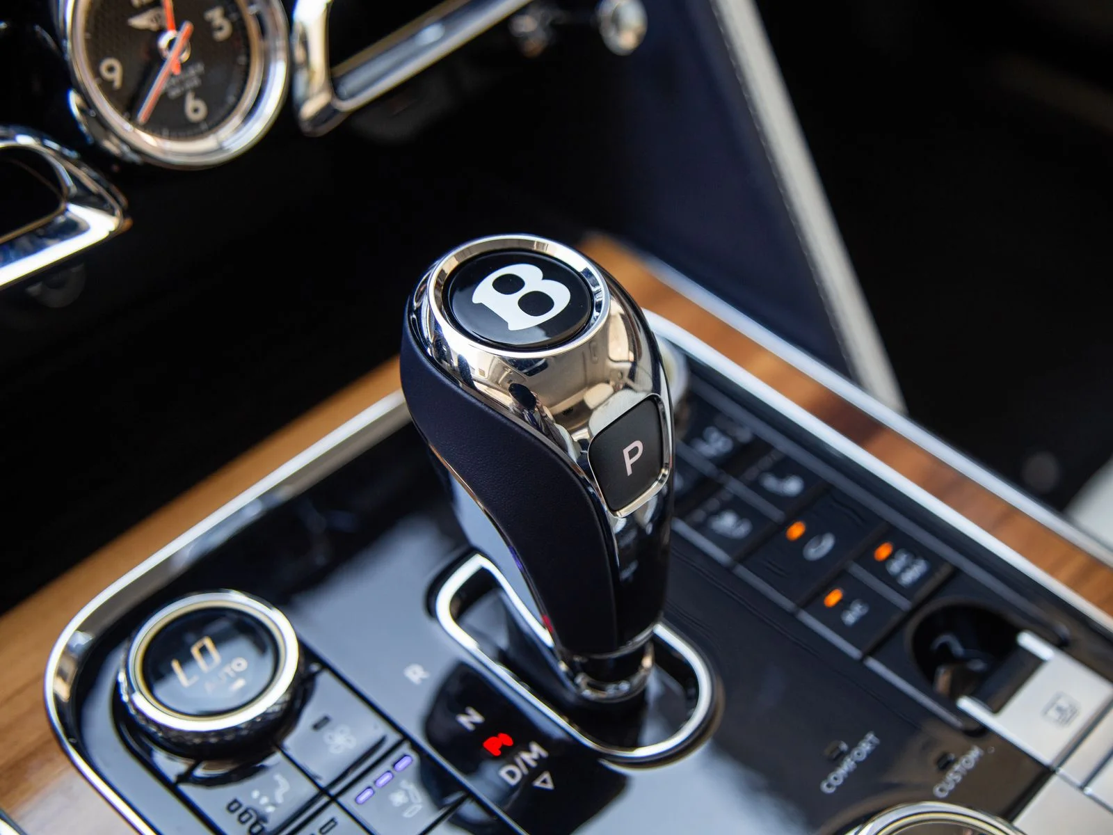 Used 2024 Blue Bentley Azure image 25