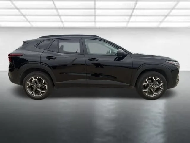 Used 2025 Mosaic Black Metallic Chevrolet LT image 4