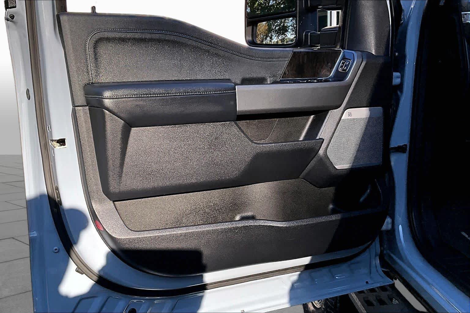 Used 2025 Glacier Gray Metallic Tri-Coat Ford LARIAT image 22