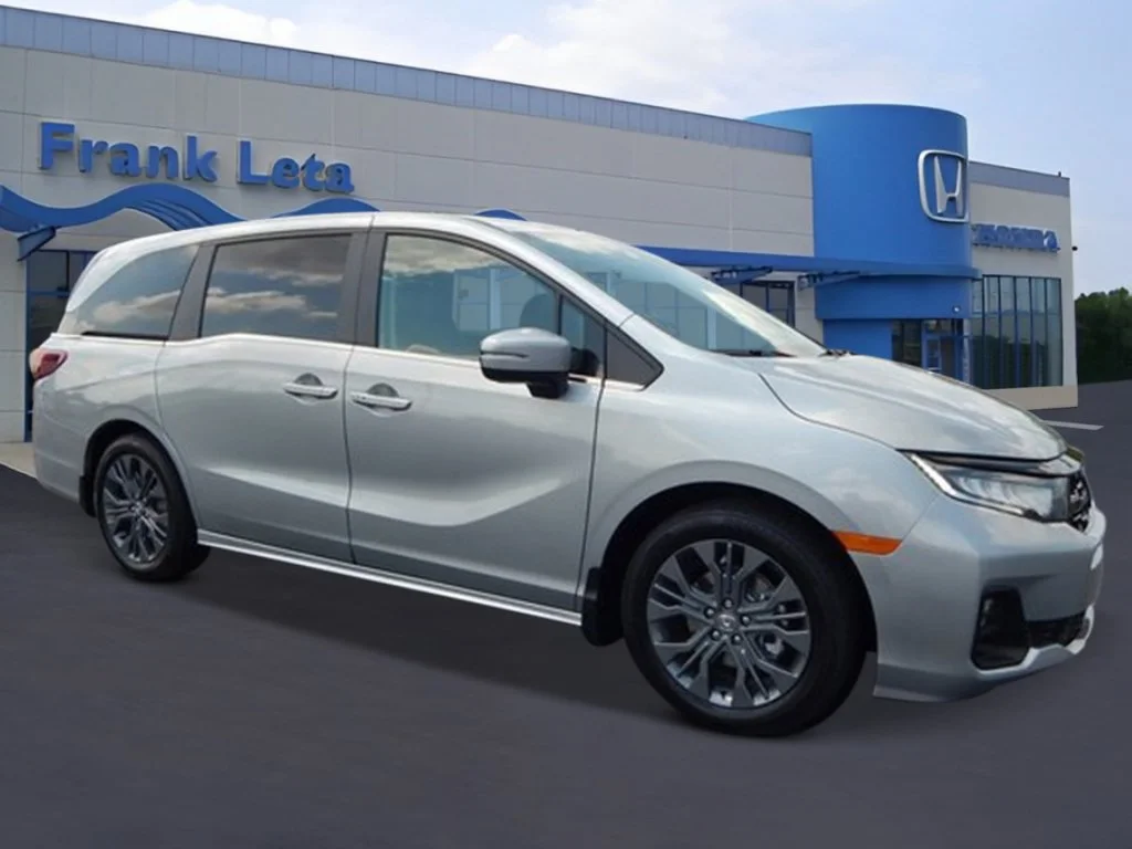 New 2027 Solar Silver Metallic Honda Touring image 7